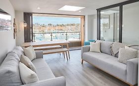 Host & Stay - Coastal Townhouse